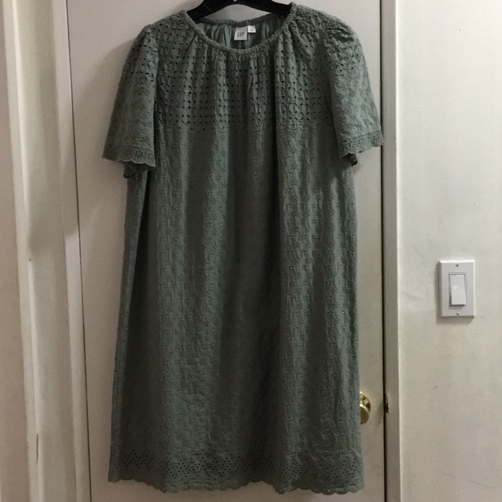 Short sleeve dress